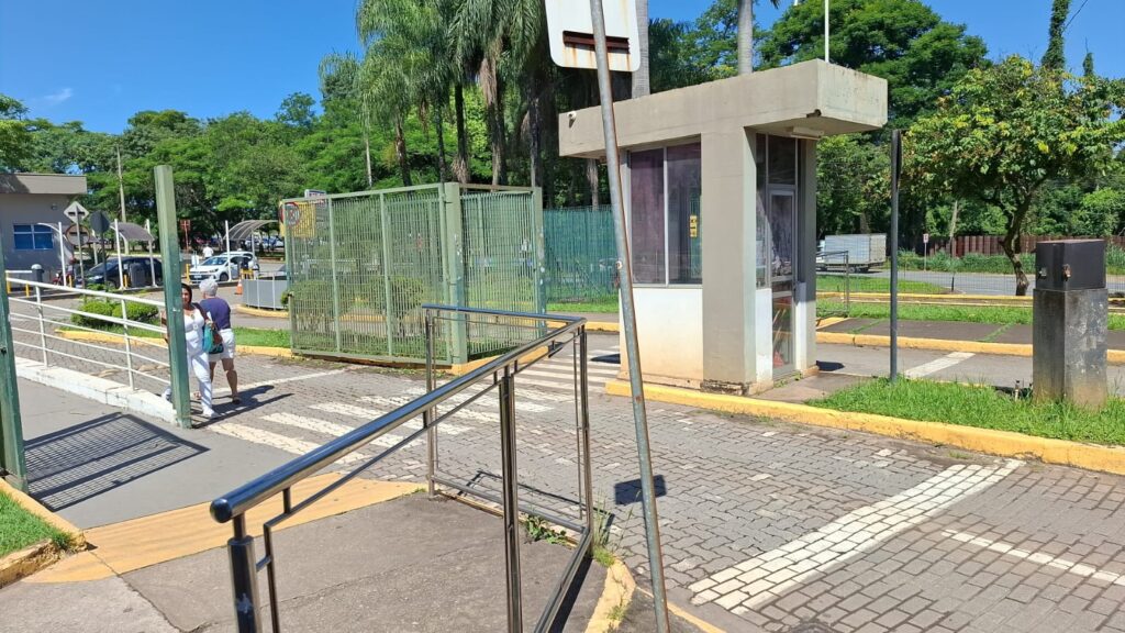 Obras estacionamento HMC